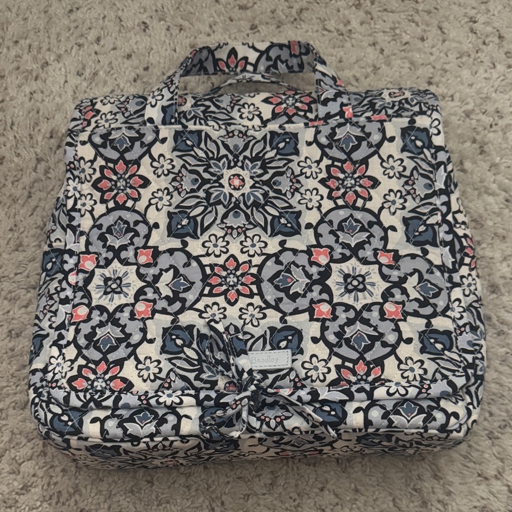 NWOT VERA BRADLEY TOILETRY HANGING ORGANIZER